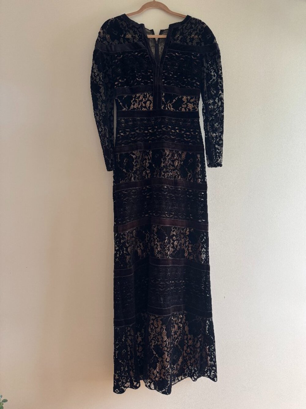 Tadashi Shoji Black Lace Velvet Long Sleeve Formal Maxi Gown Dress Size 4